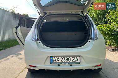 Хэтчбек Nissan Leaf 2011 в 
