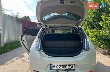 Хэтчбек Nissan Leaf 2011 в 