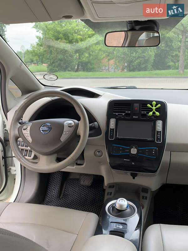Хэтчбек Nissan Leaf 2012 в Звягеле
