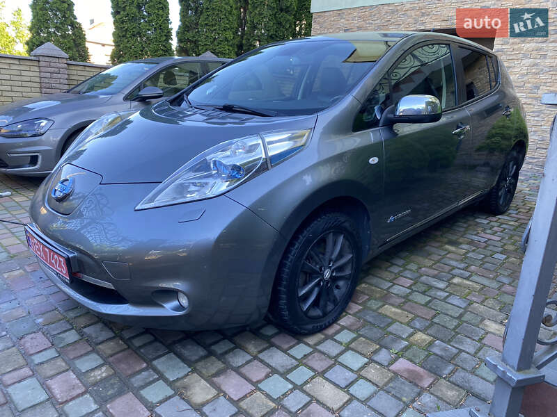 Хэтчбек Nissan Leaf 2014 в 