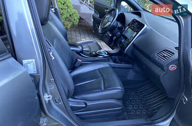 Хэтчбек Nissan Leaf 2014 в 