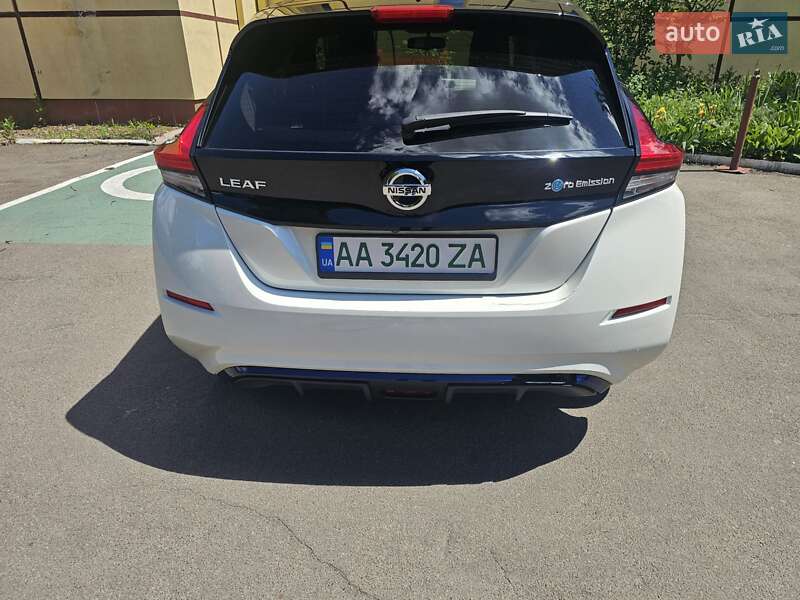Хэтчбек Nissan Leaf 2021 в Киеве