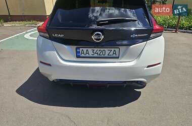Хэтчбек Nissan Leaf 2021 в 