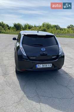 Хэтчбек Nissan Leaf 2015 в 