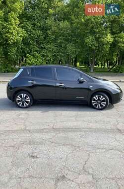 Хэтчбек Nissan Leaf 2015 в 