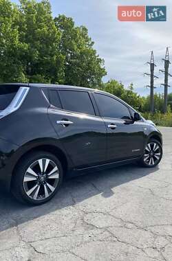 Хэтчбек Nissan Leaf 2015 в 