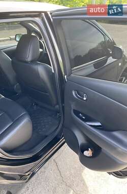 Хэтчбек Nissan Leaf 2015 в 