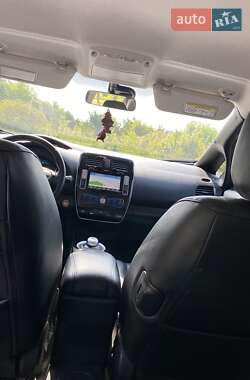 Хэтчбек Nissan Leaf 2015 в 