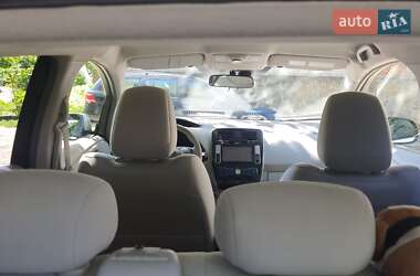 Хэтчбек Nissan Leaf 2012 в 