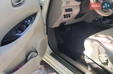 Хэтчбек Nissan Leaf 2012 в 