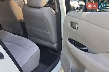 Хэтчбек Nissan Leaf 2012 в 
