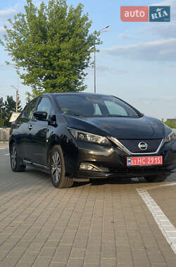 Хэтчбек Nissan Leaf 2021 в 
