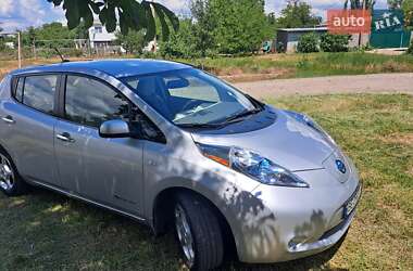 Хэтчбек Nissan Leaf 2012 в 