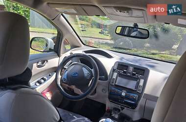 Хэтчбек Nissan Leaf 2012 в 