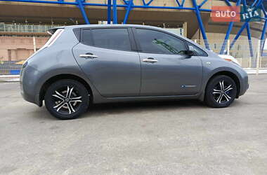Хэтчбек Nissan Leaf 2014 в 
