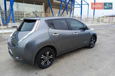 Хэтчбек Nissan Leaf 2014 в 