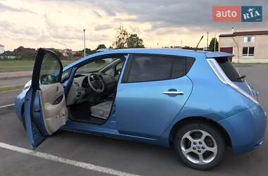 Хетчбек Nissan Leaf 2011 в 