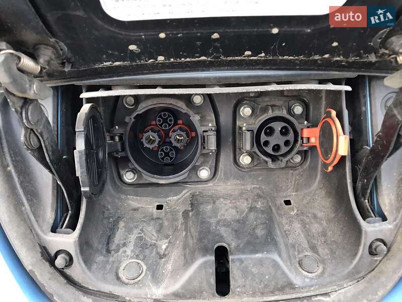 Хэтчбек Nissan Leaf 2011 в Сарнах