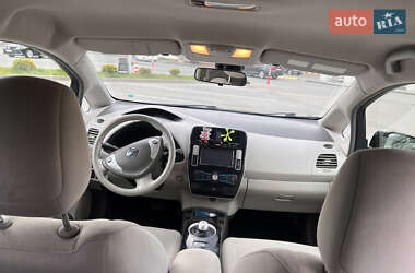 Хэтчбек Nissan Leaf 2012 в 