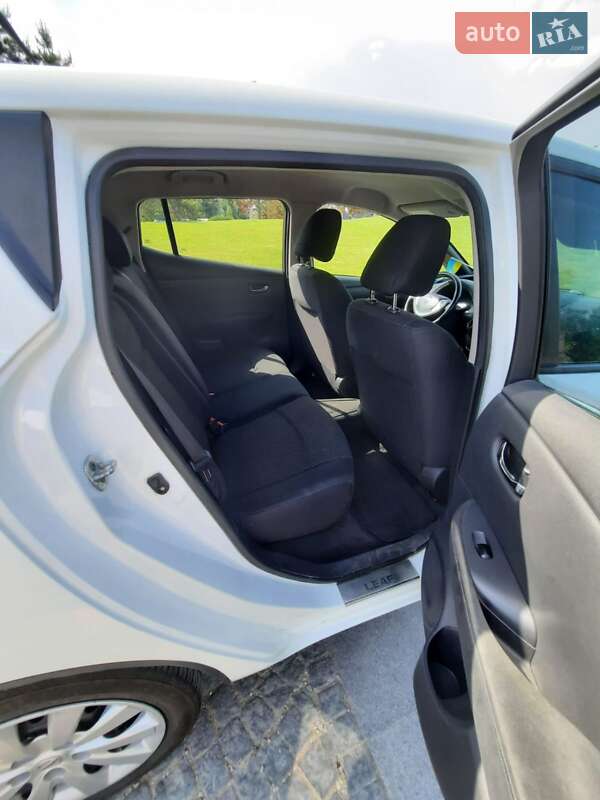 Хетчбек Nissan Leaf 2013 в Дніпрі