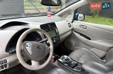 Хэтчбек Nissan Leaf 2012 в 