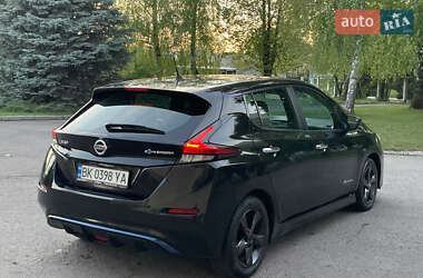 Хэтчбек Nissan Leaf 2018 в 