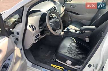 Хэтчбек Nissan Leaf 2011 в 