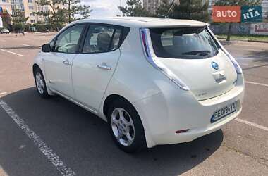 Хэтчбек Nissan Leaf 2011 в 