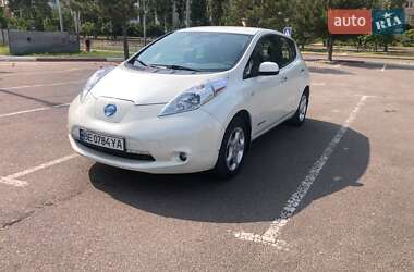 Хэтчбек Nissan Leaf 2011 в 