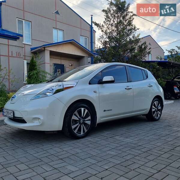 Хетчбек Nissan Leaf 2015 в Кам'янському