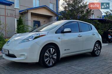Хэтчбек Nissan Leaf 2015 в 