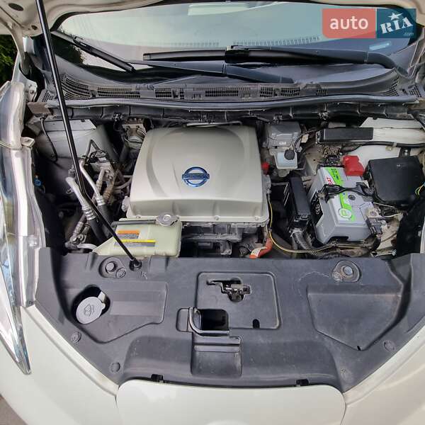 Хетчбек Nissan Leaf 2015 в Кам'янському