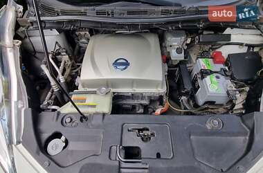 Хэтчбек Nissan Leaf 2015 в 