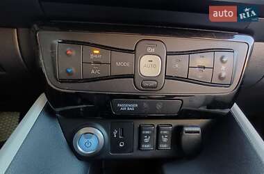 Хэтчбек Nissan Leaf 2018 в 