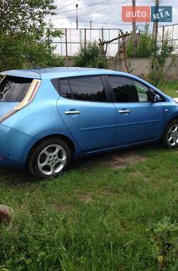 Хэтчбек Nissan Leaf 2011 в Сарнах