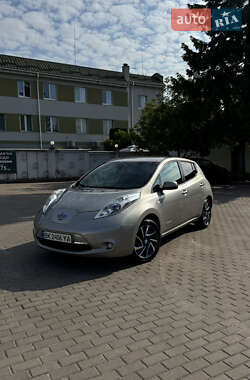 Хэтчбек Nissan Leaf 2015 в Ровно
