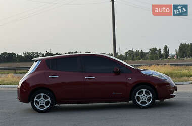 Хэтчбек Nissan Leaf 2014 в 