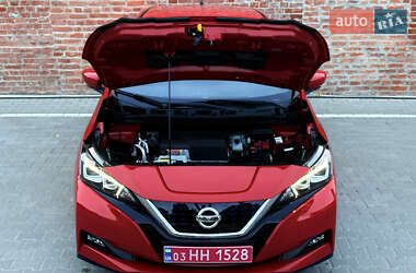 Хетчбек Nissan Leaf 2020 в 