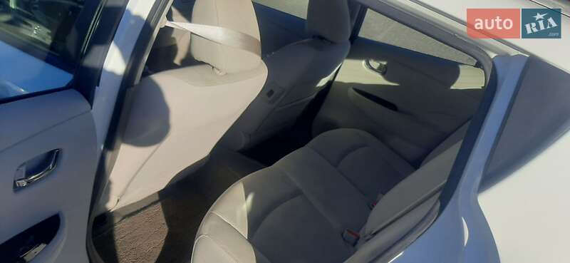 Хетчбек Nissan Leaf 2014 в Львові