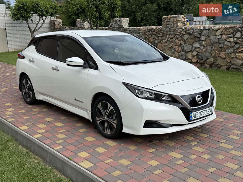 Хетчбек Nissan Leaf 2018 в Дніпрі