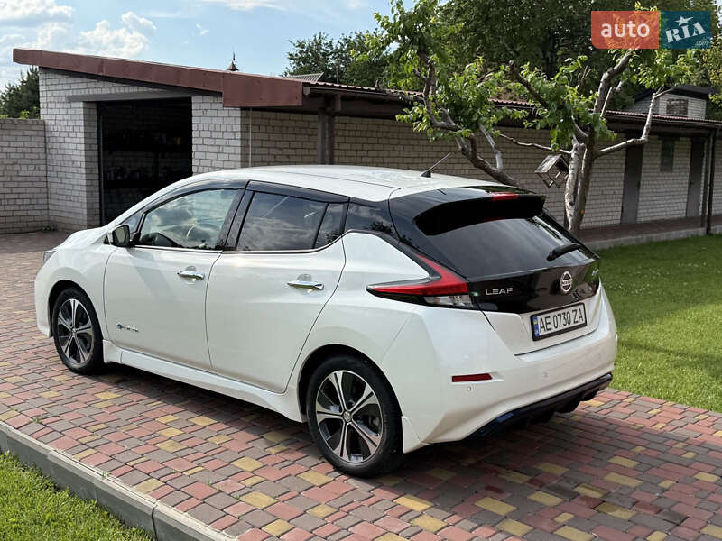 Хетчбек Nissan Leaf 2018 в Дніпрі