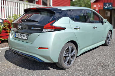 Хэтчбек Nissan Leaf 2018 в 