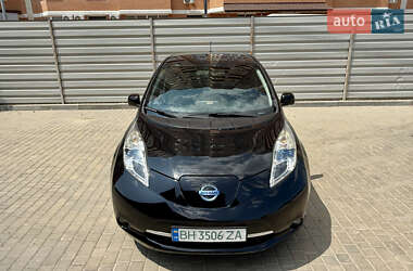 Хэтчбек Nissan Leaf 2014 в 