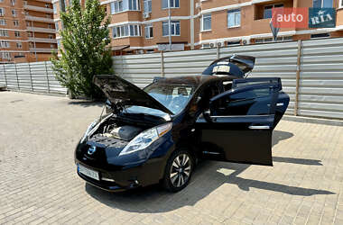 Хэтчбек Nissan Leaf 2014 в 