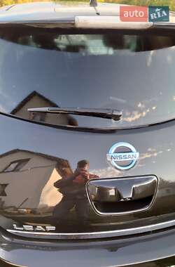 Хэтчбек Nissan Leaf 2014 в 