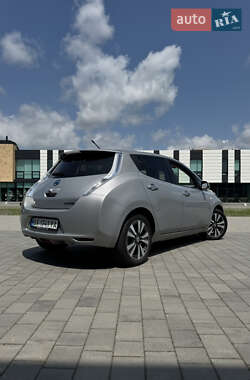 Хэтчбек Nissan Leaf 2011 в 