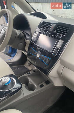Хэтчбек Nissan Leaf 2012 в 