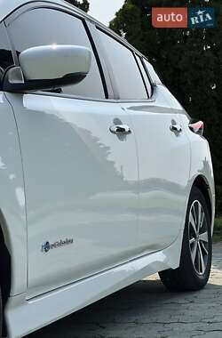 Хэтчбек Nissan Leaf 2018 в 