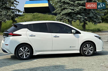 Хэтчбек Nissan Leaf 2018 в 