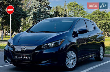Хэтчбек Nissan Leaf 2022 в 